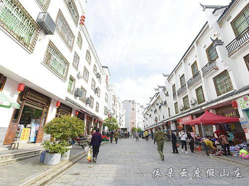 東江湖黃草街一角